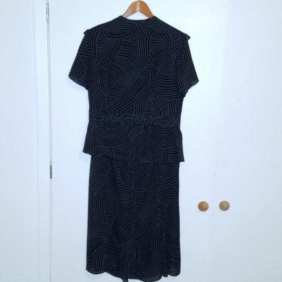 Romantic and Flirty 2 Piece Skirt Set. Size: 14 - Picture 2 of 4